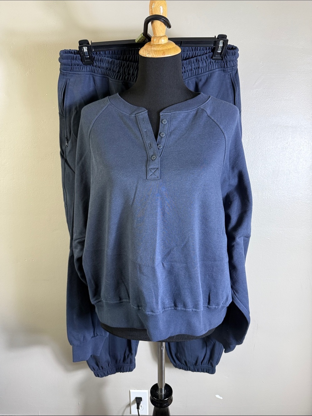 Old Navy Navy Blue Button Henley Sweatshirt Sz XL & High Rise Joggers Sz L NWOT